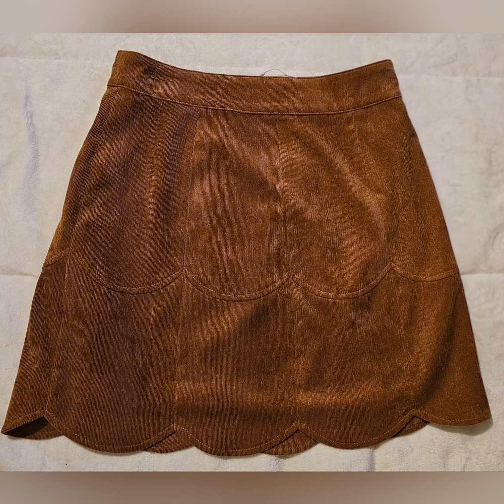 NWT loveriche Scalloped Hem Corduroy Style Skirt Boutique Purchased Size Small